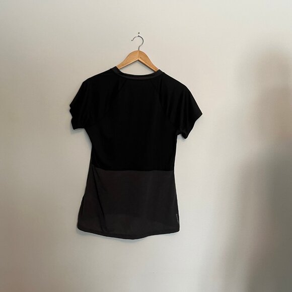 NWT. North Face. Reactor T-Shirt. Black Color. Size Medium. Womens. - Picture 3 of 9